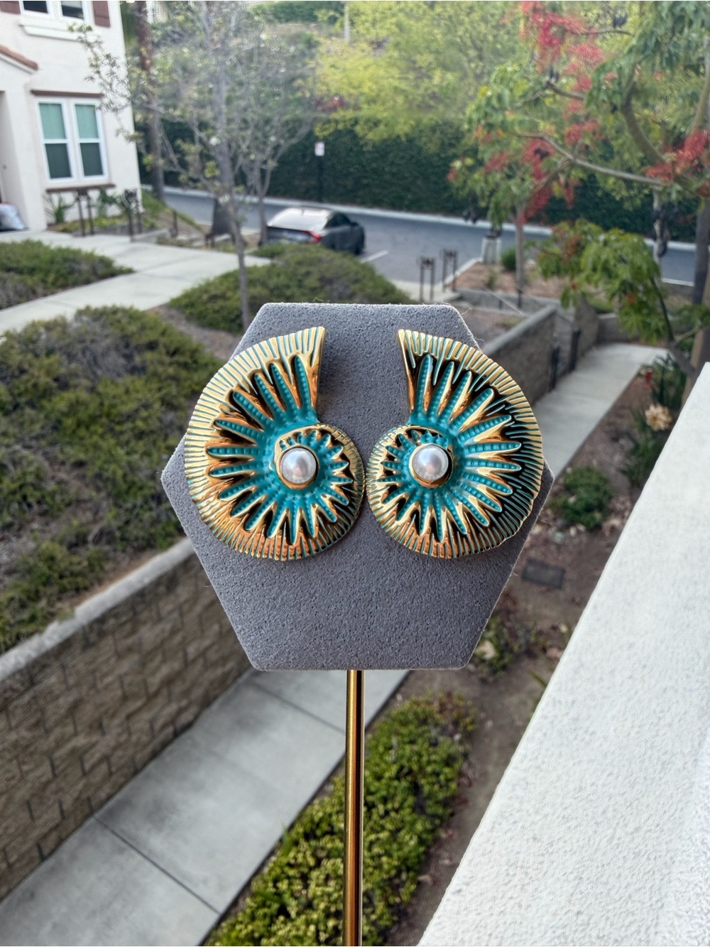 Shell Pearl Statement Earrings - Women Summer Jewelry - Picture 2 of 2